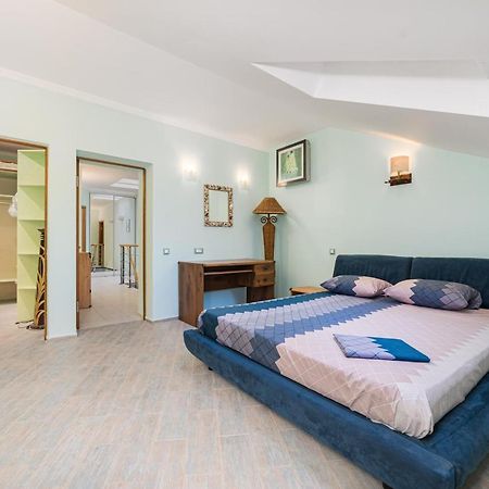 Classical Deribasivska 3-Bedrooms Apartment Odessa Extérieur photo