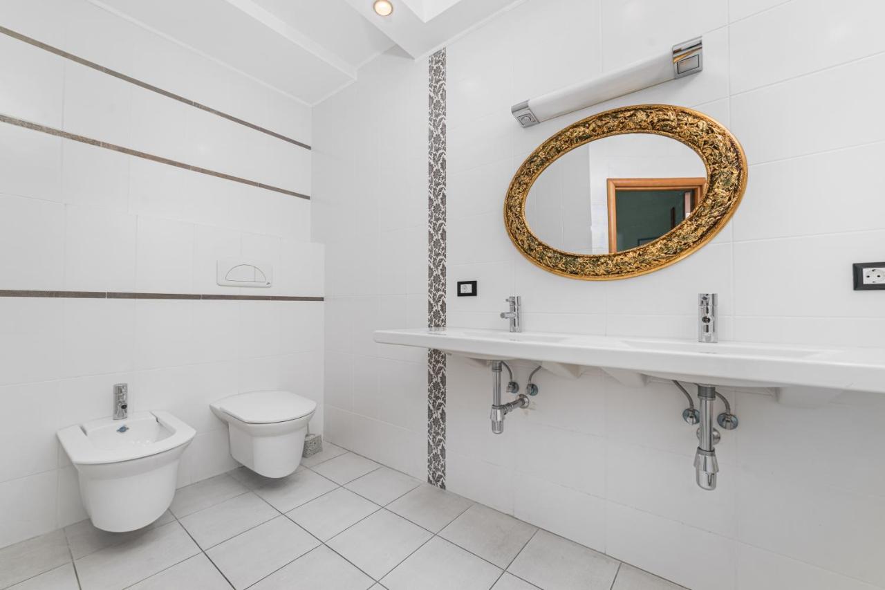 Classical Deribasivska 3-Bedrooms Apartment Odessa Extérieur photo