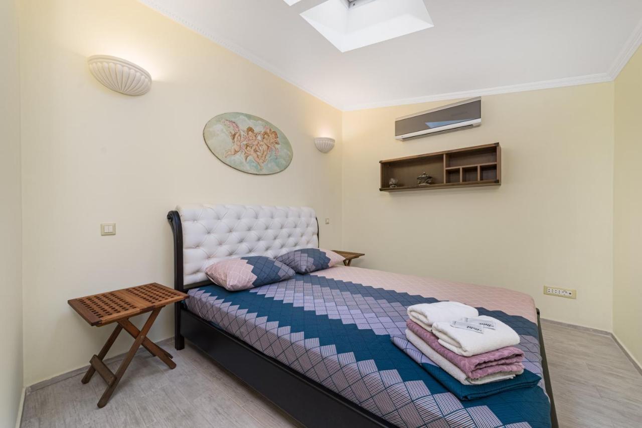 Classical Deribasivska 3-Bedrooms Apartment Odessa Extérieur photo