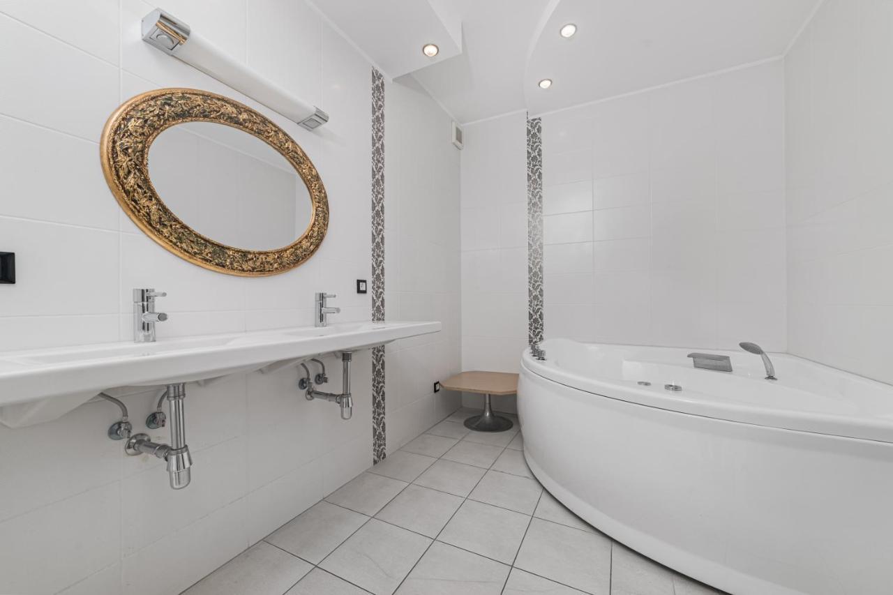 Classical Deribasivska 3-Bedrooms Apartment Odessa Extérieur photo
